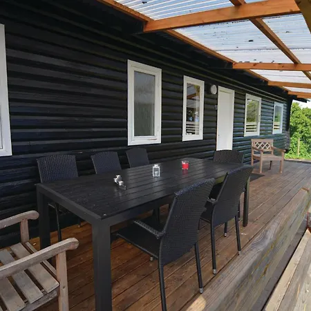 Three-bedroom In Hébergement de vacances *