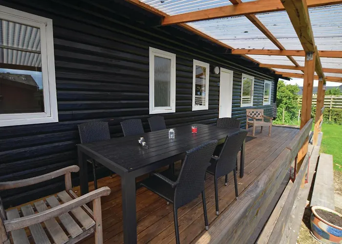 Three-bedroom In Feriehus *